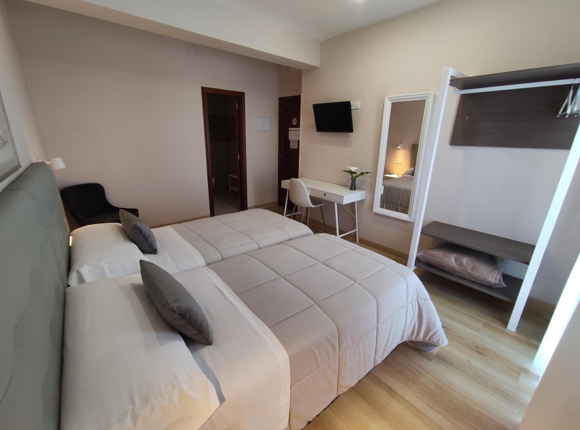 Hotel Ros Mary รีบาเดโอ ภายนอก รูปภาพ